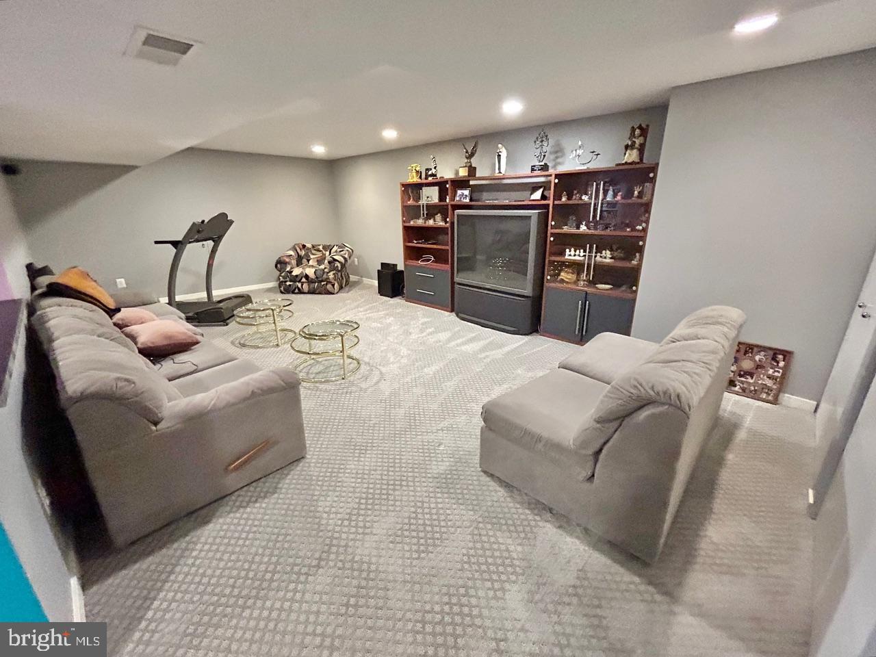 HILLS AT NORTHAMPT - Residential