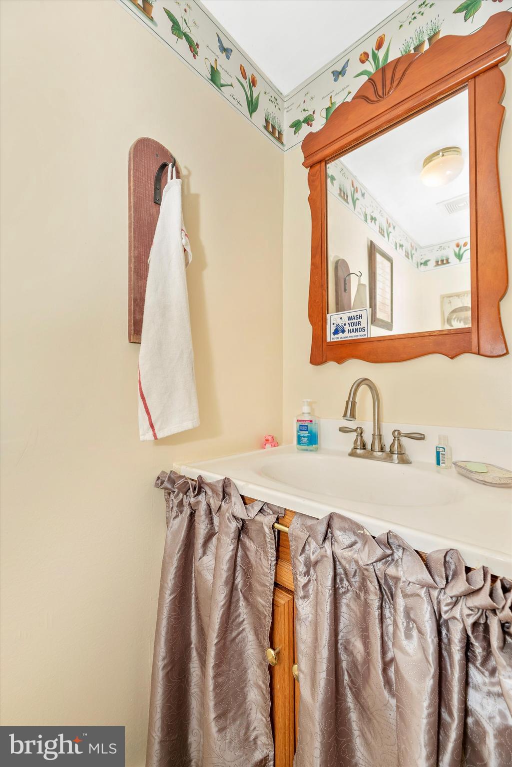 EMMITSBURG - Commercial Sale