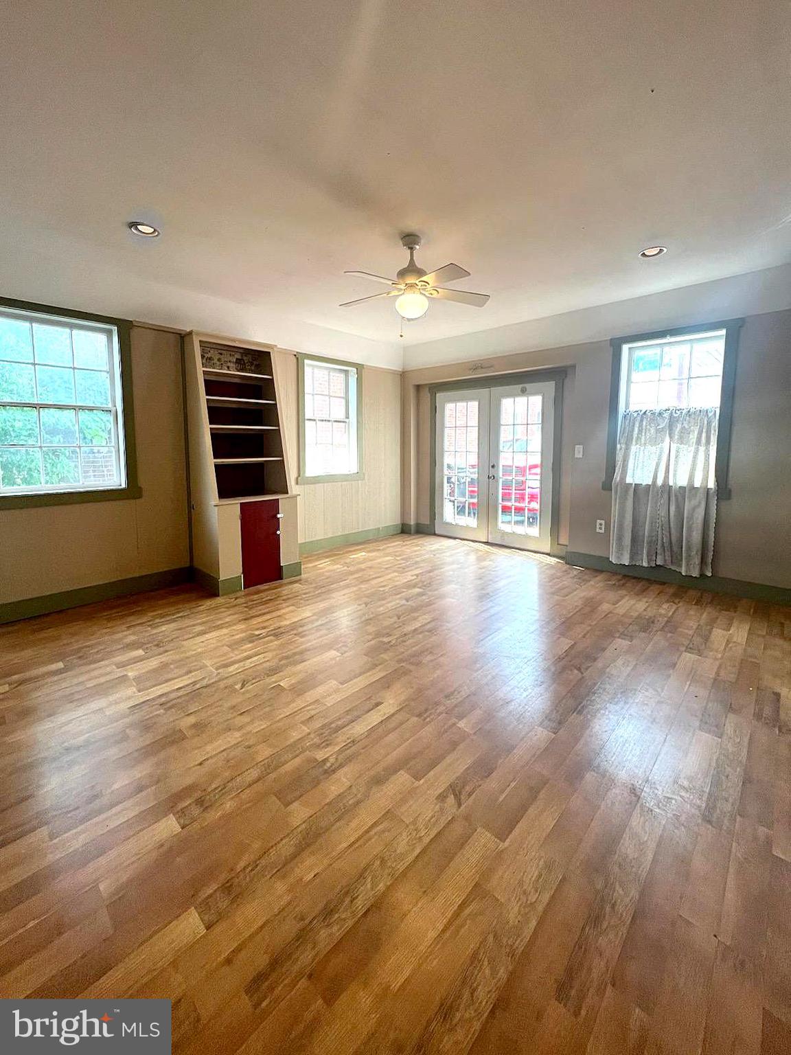 EMMITSBURG - Commercial Sale