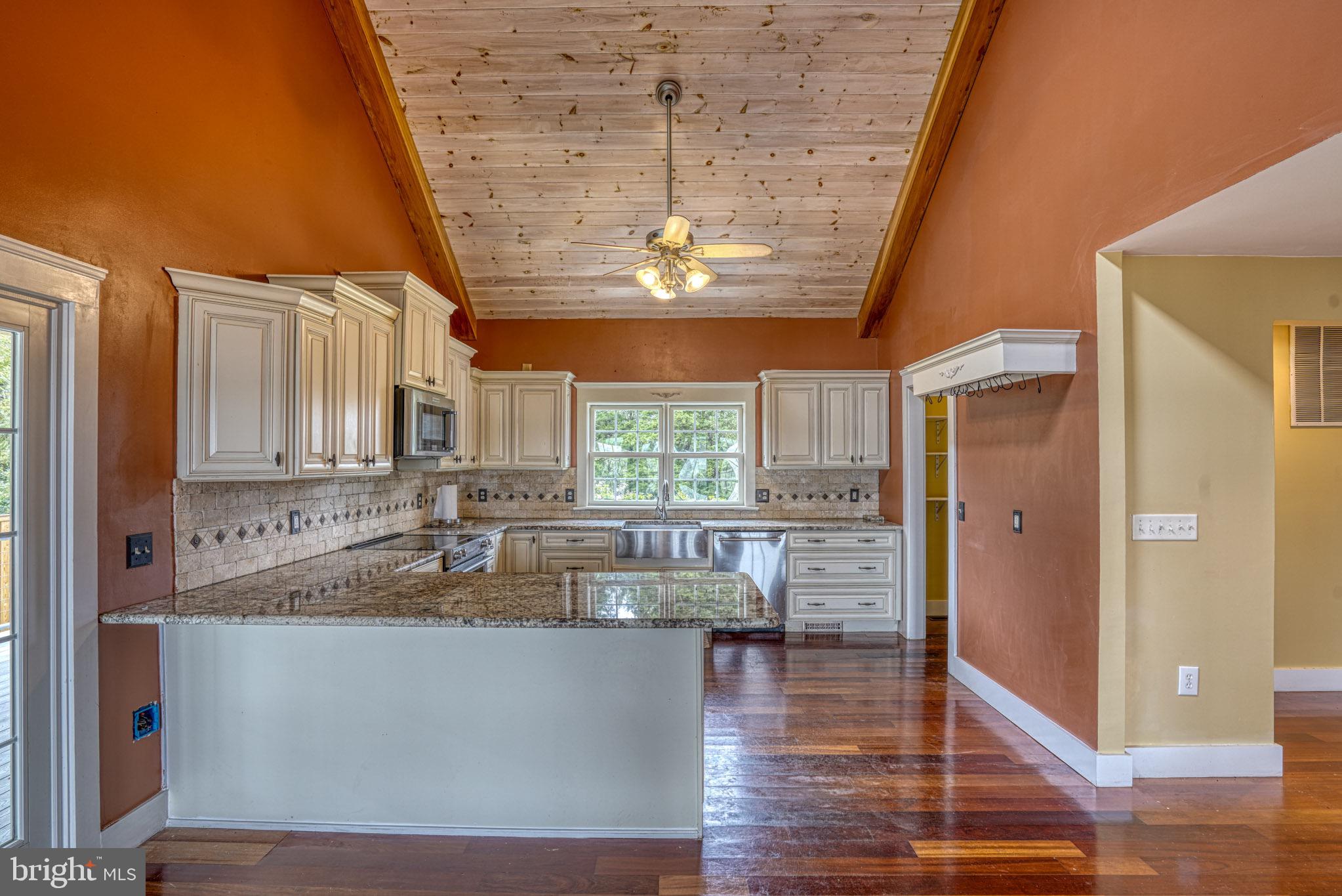 PEAR TREE POINT - Residential