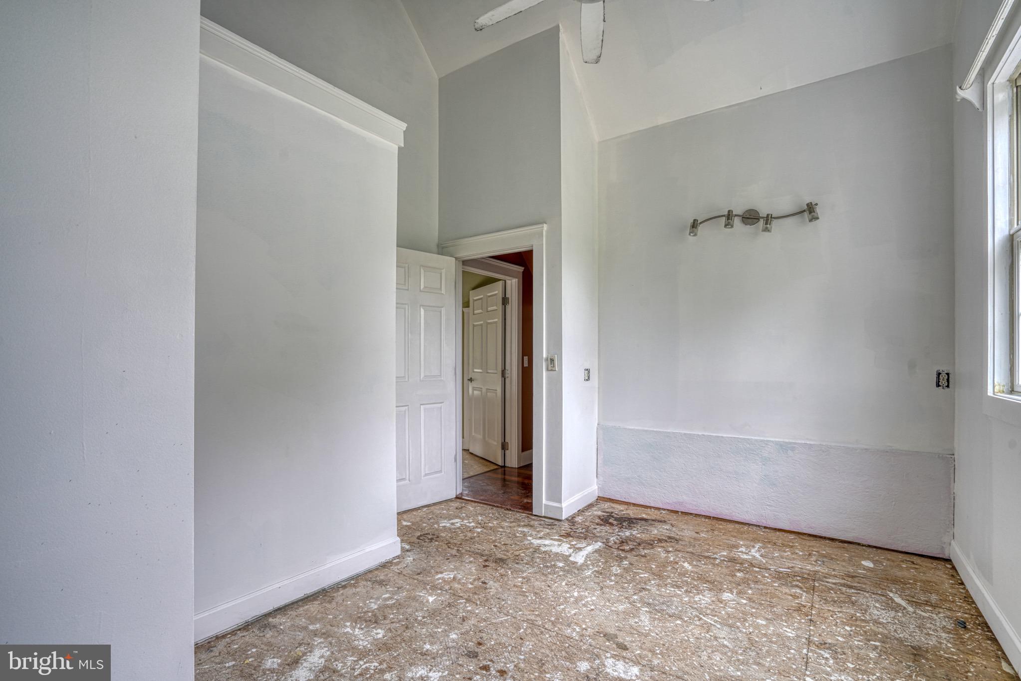 PEAR TREE POINT - Residential