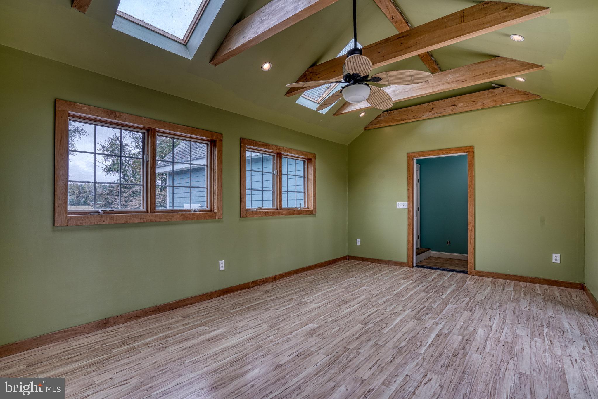 PEAR TREE POINT - Residential