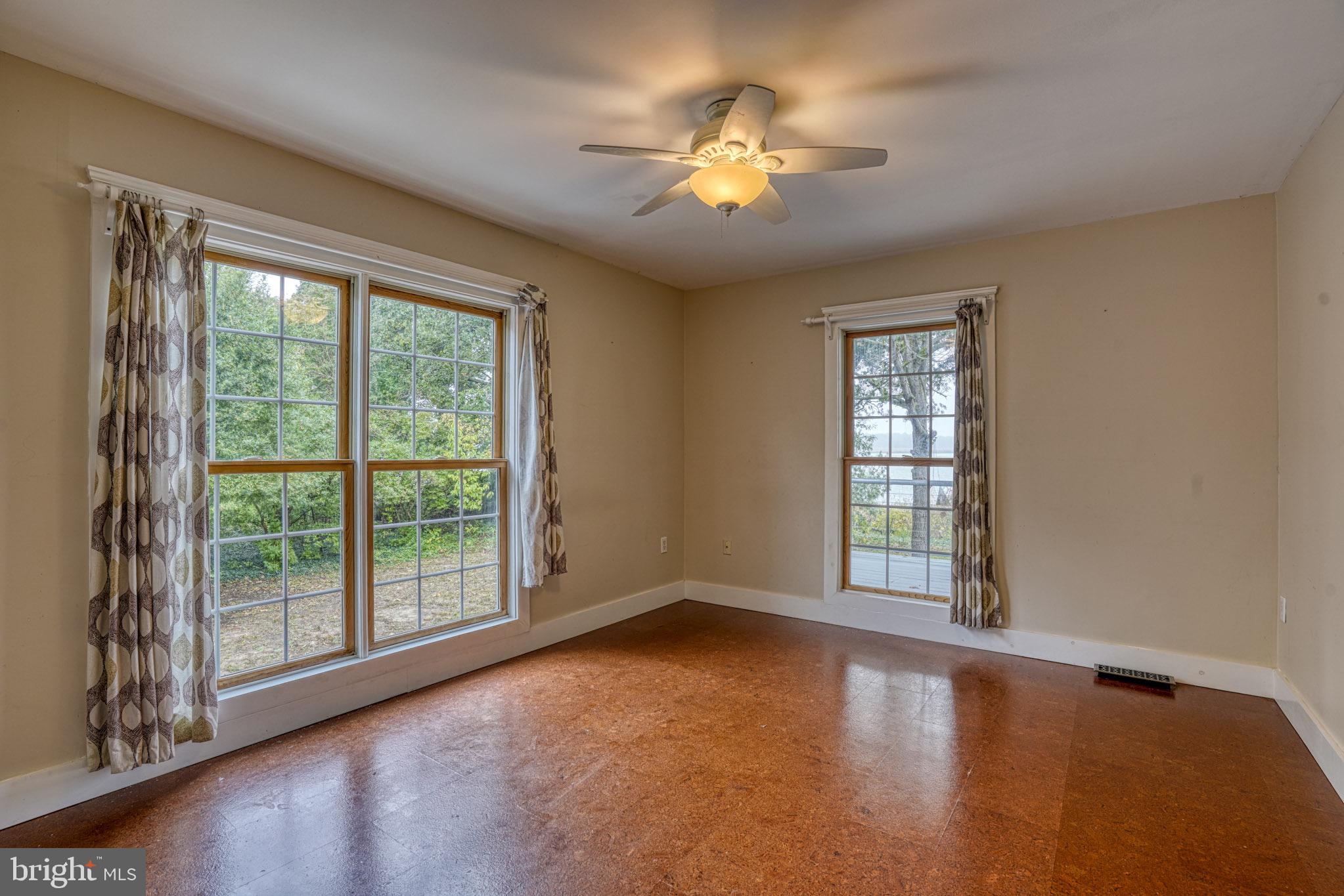 PEAR TREE POINT - Residential