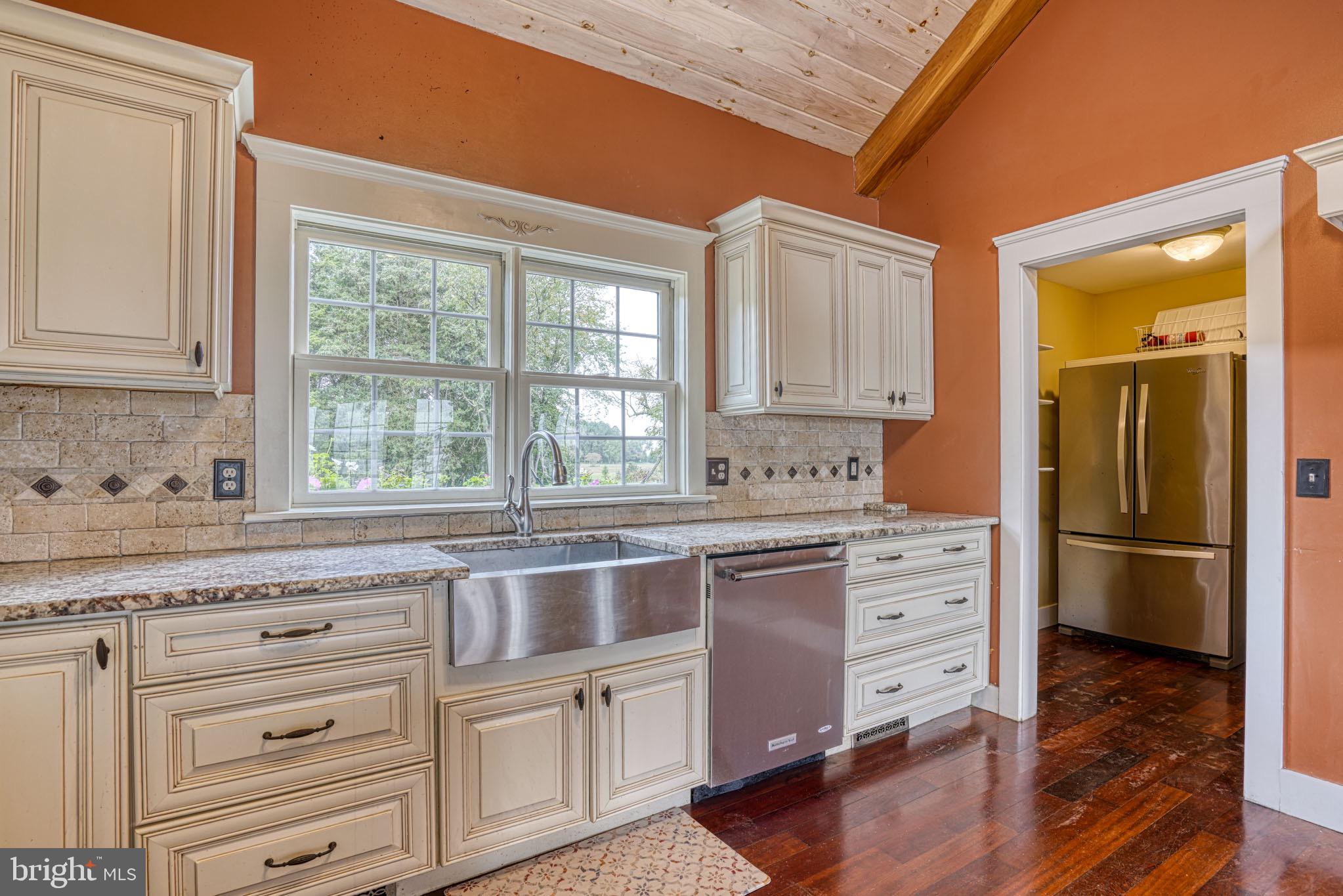 PEAR TREE POINT - Residential