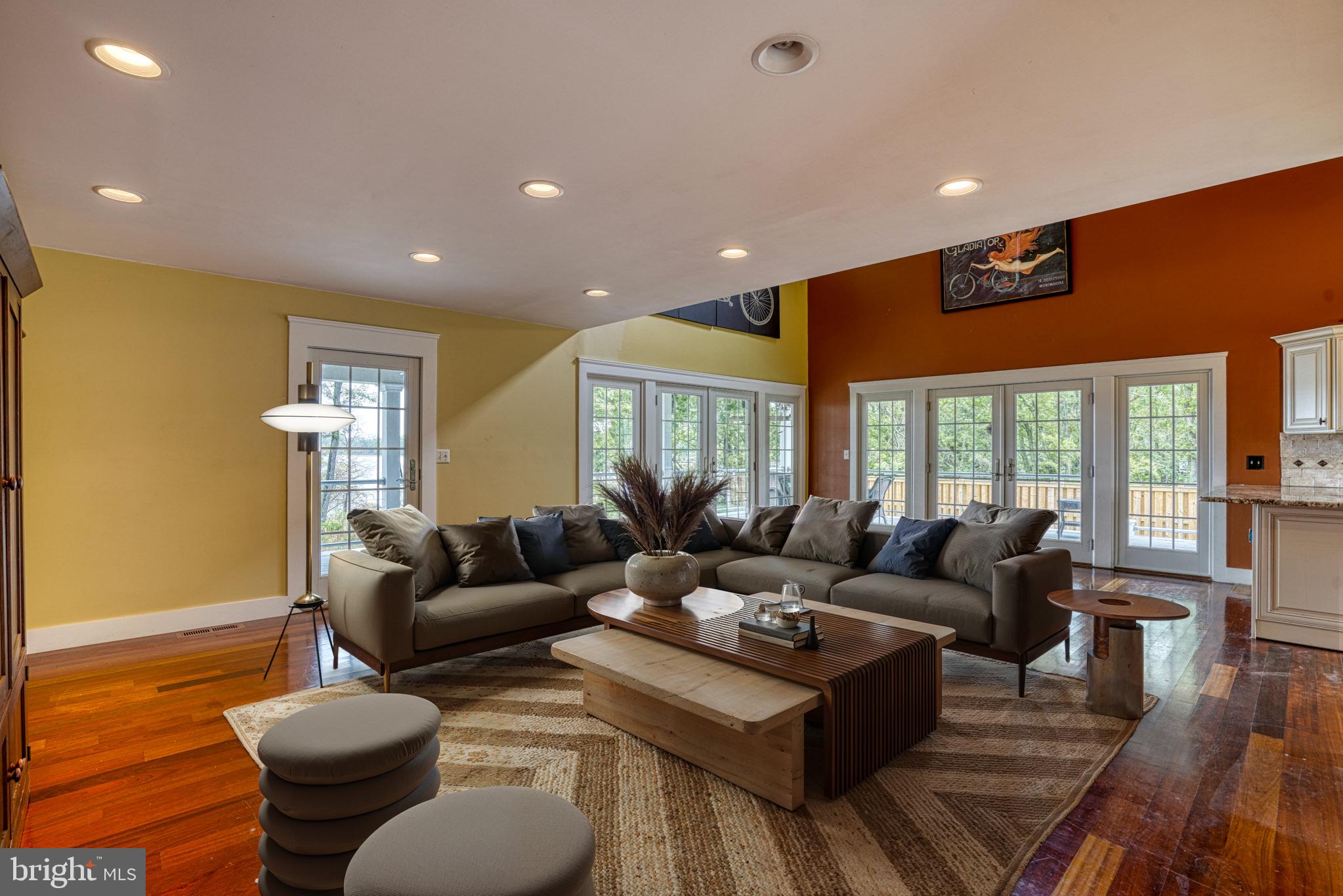 PEAR TREE POINT - Residential