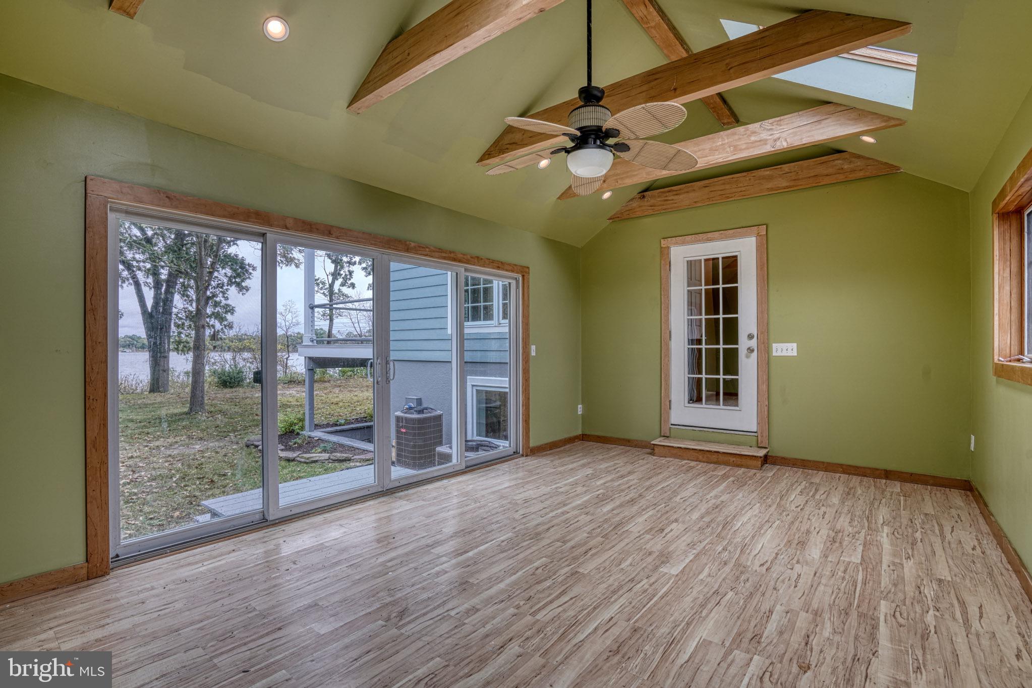 PEAR TREE POINT - Residential