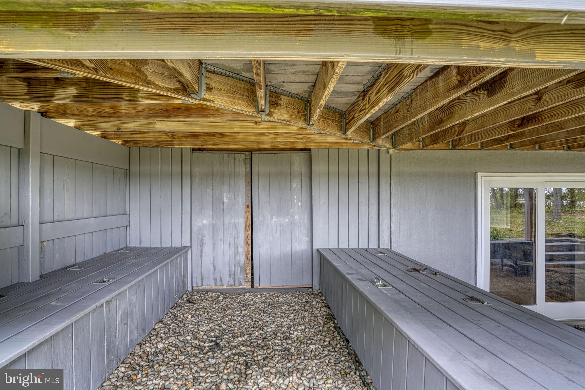 PEAR TREE POINT - Residential