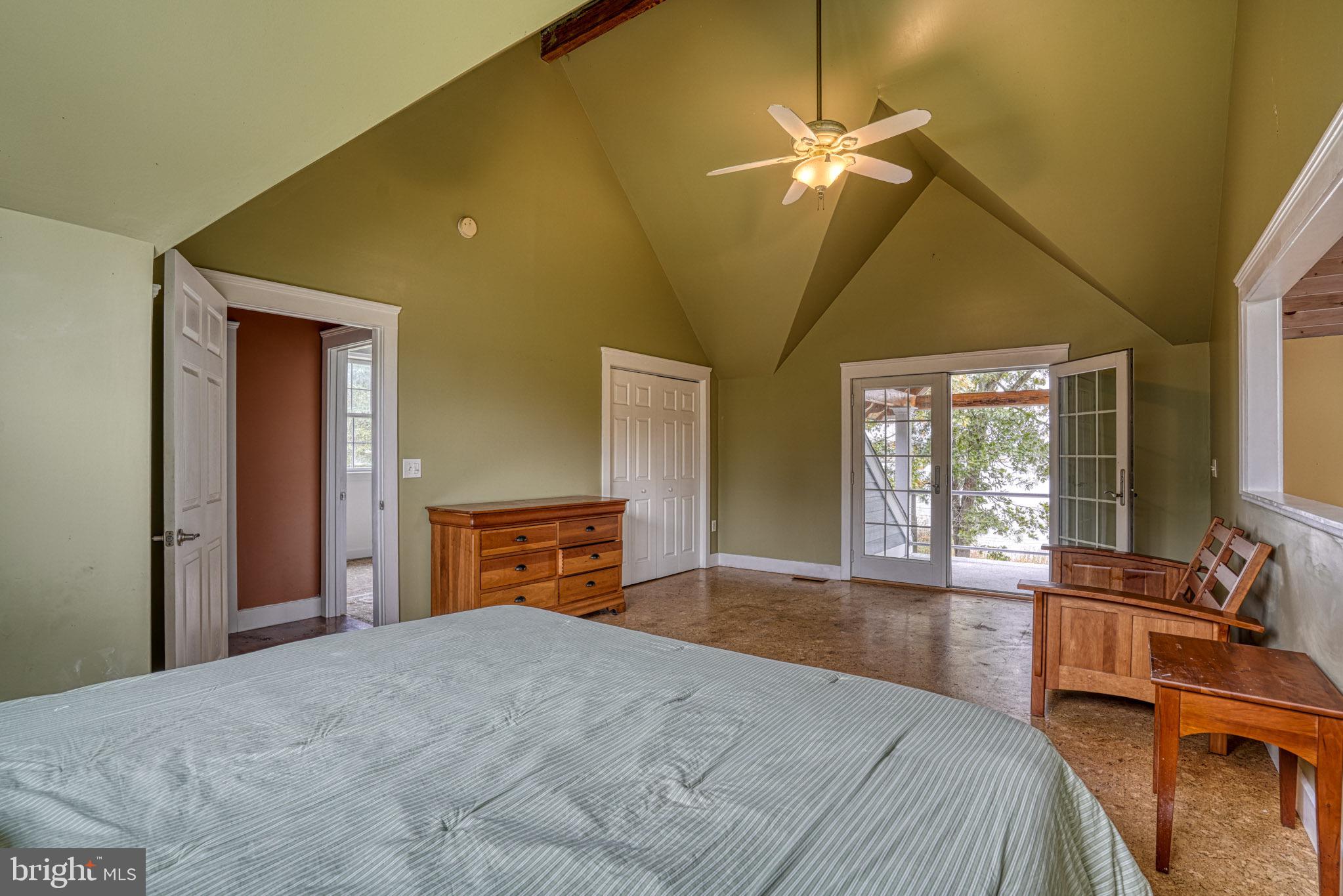 PEAR TREE POINT - Residential