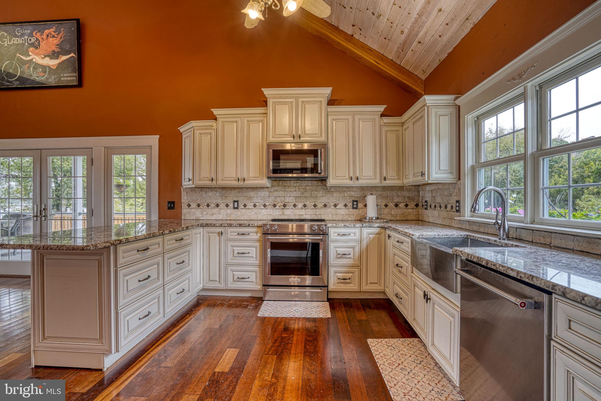 PEAR TREE POINT - Residential