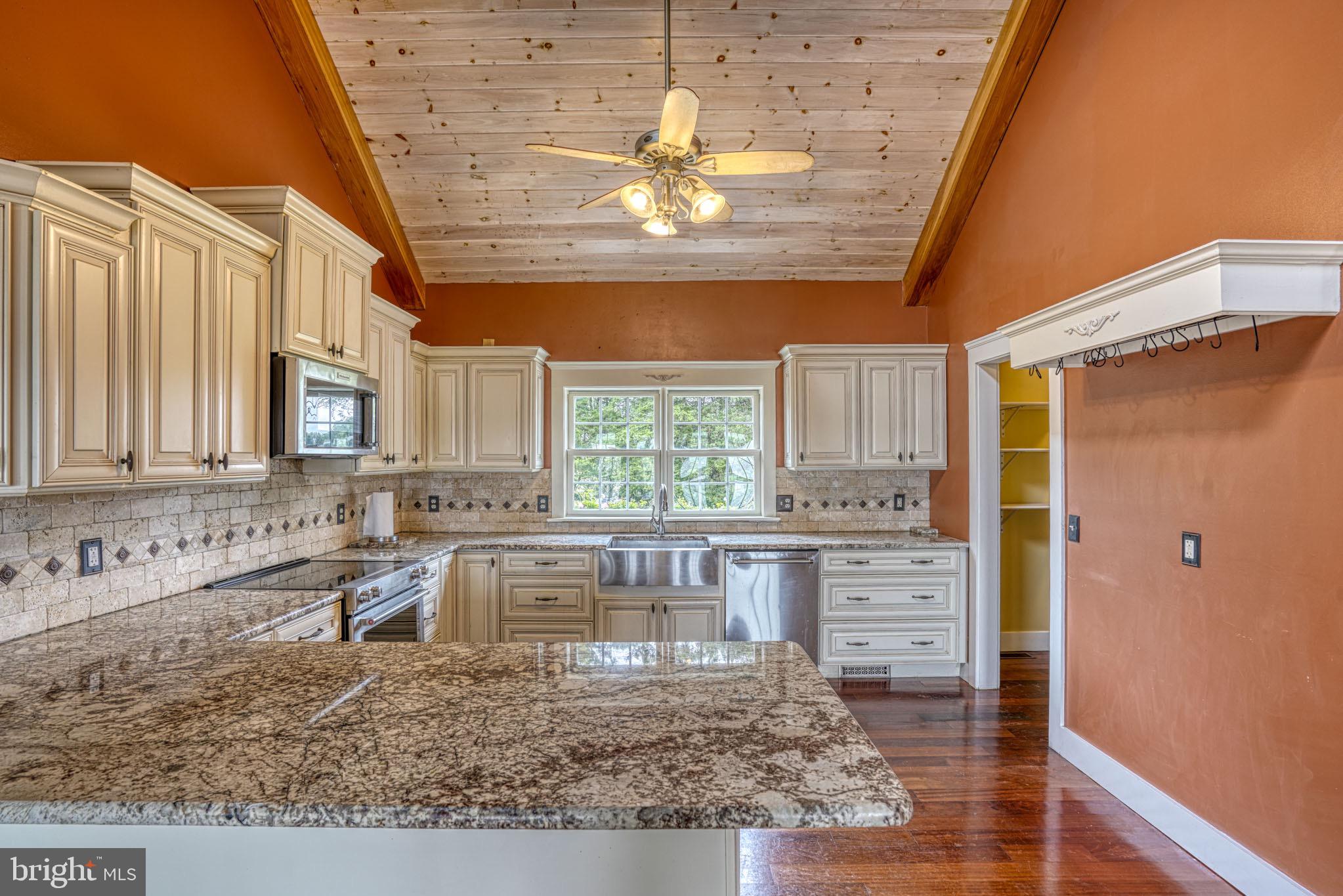 PEAR TREE POINT - Residential