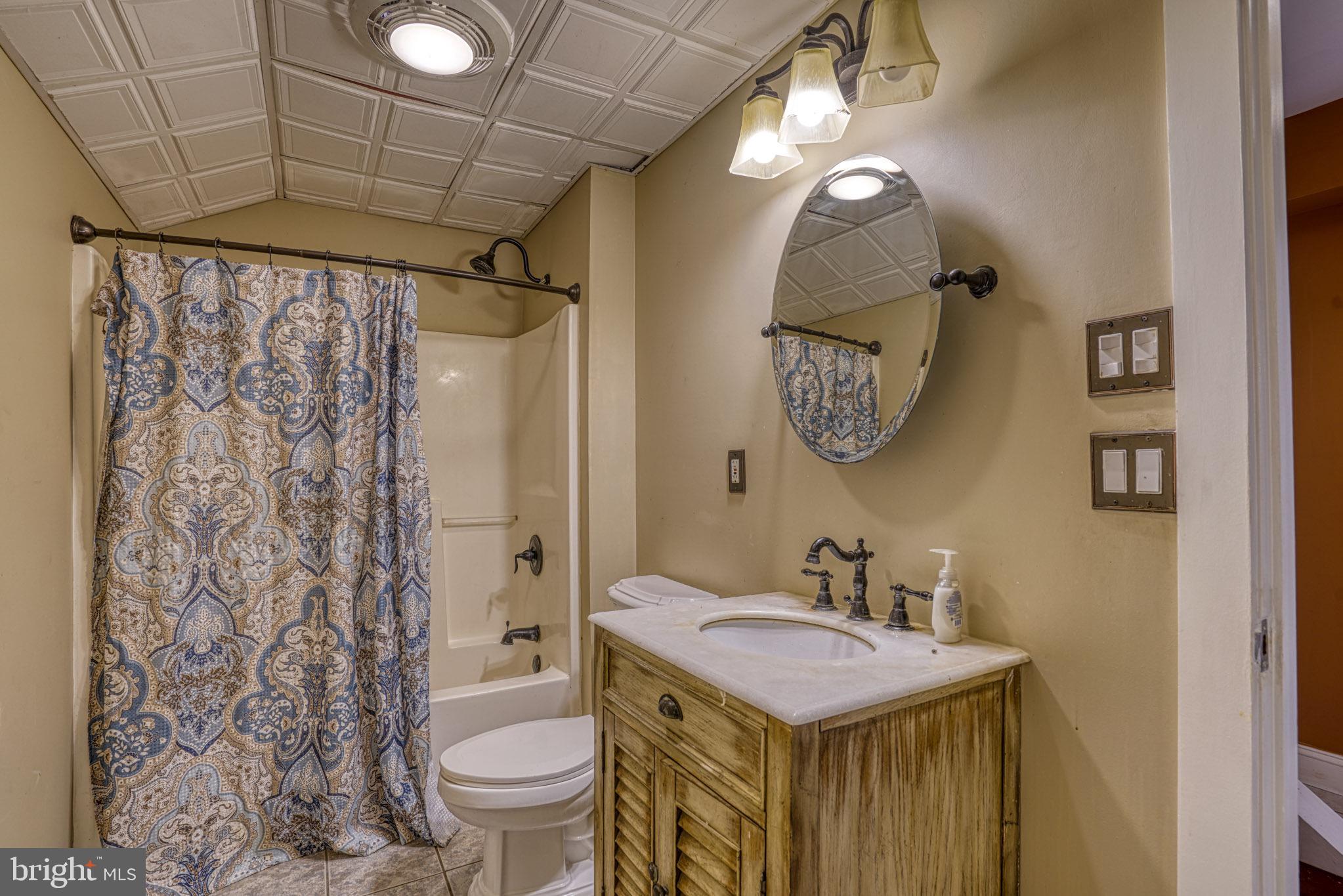 PEAR TREE POINT - Residential