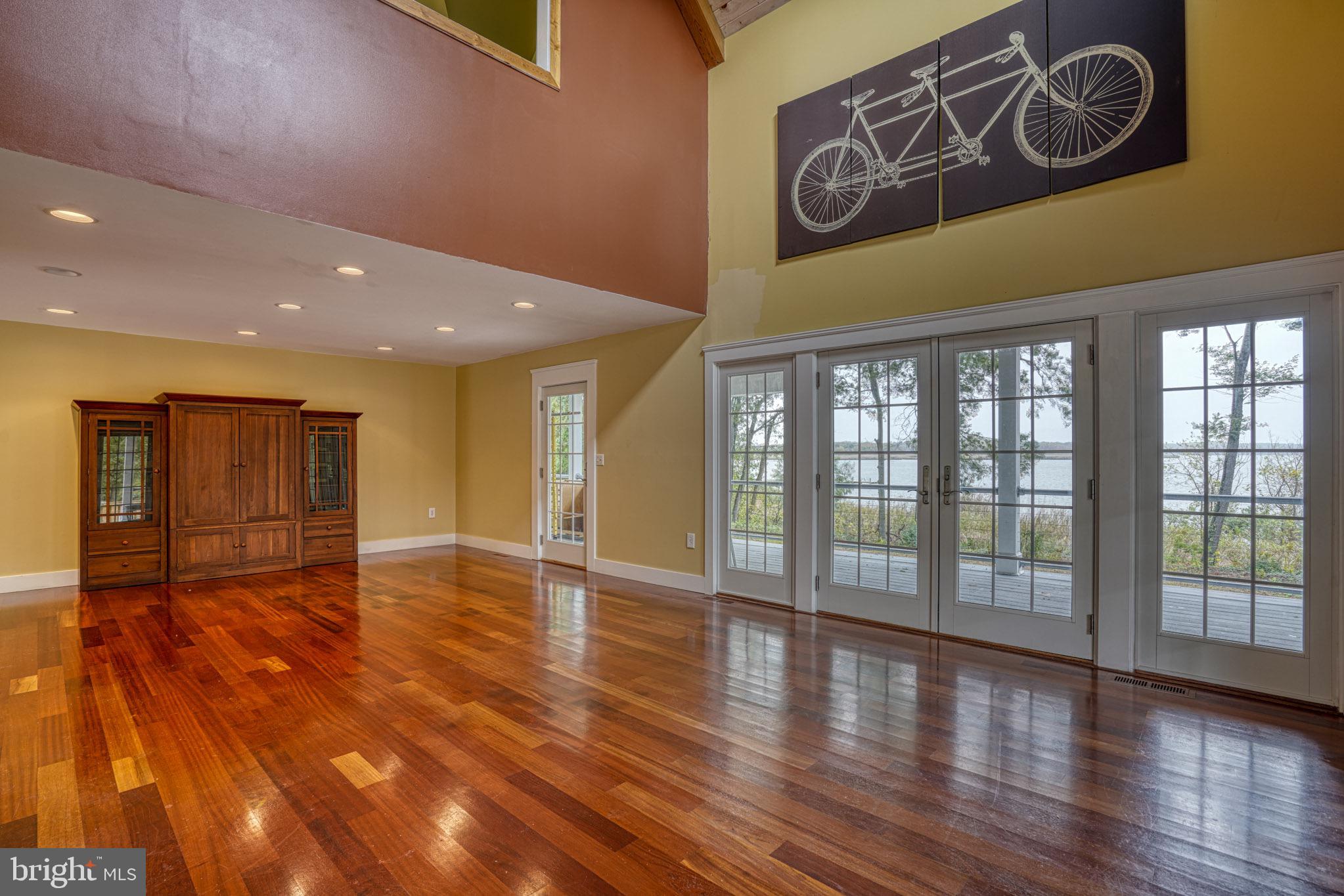 PEAR TREE POINT - Residential