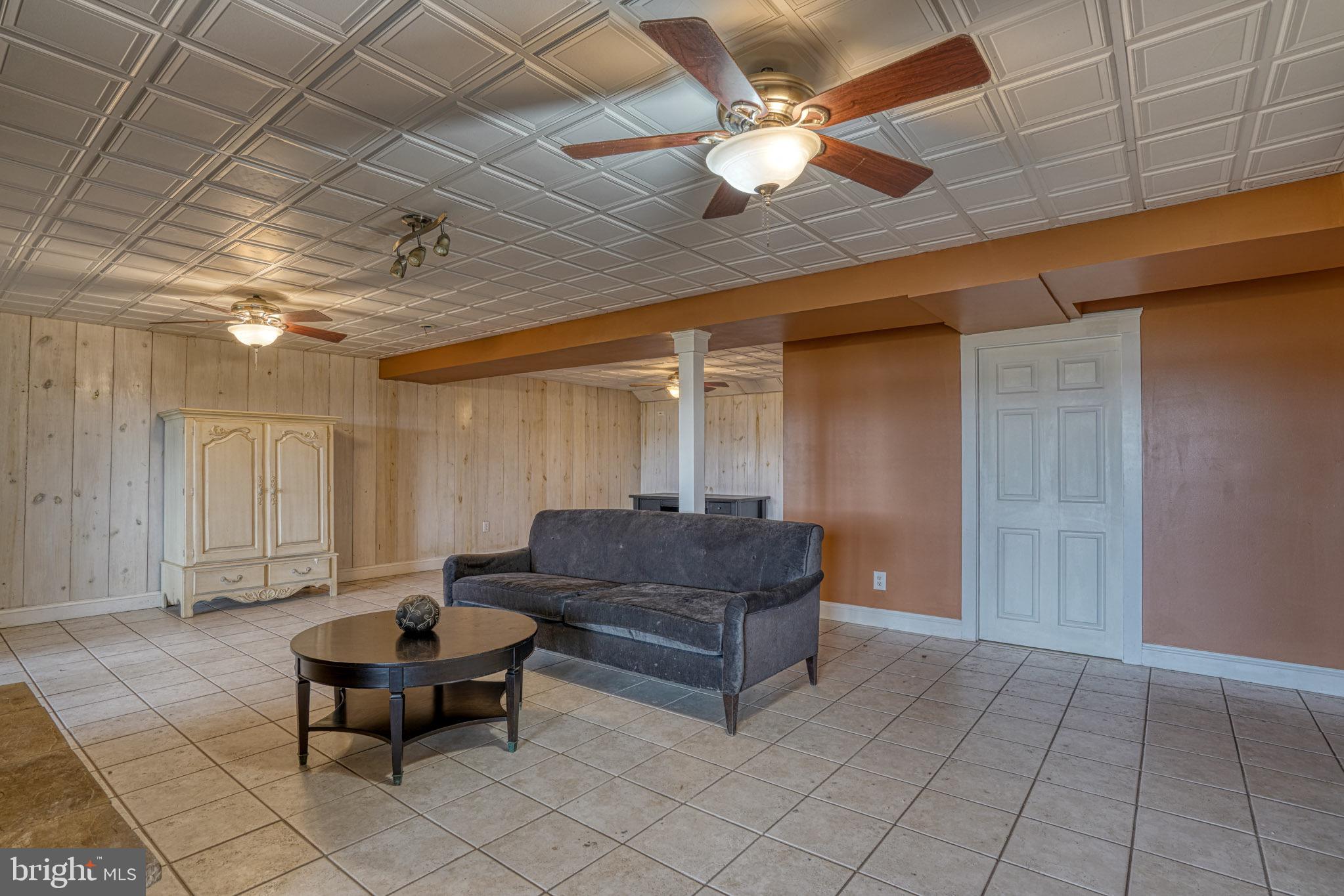 PEAR TREE POINT - Residential