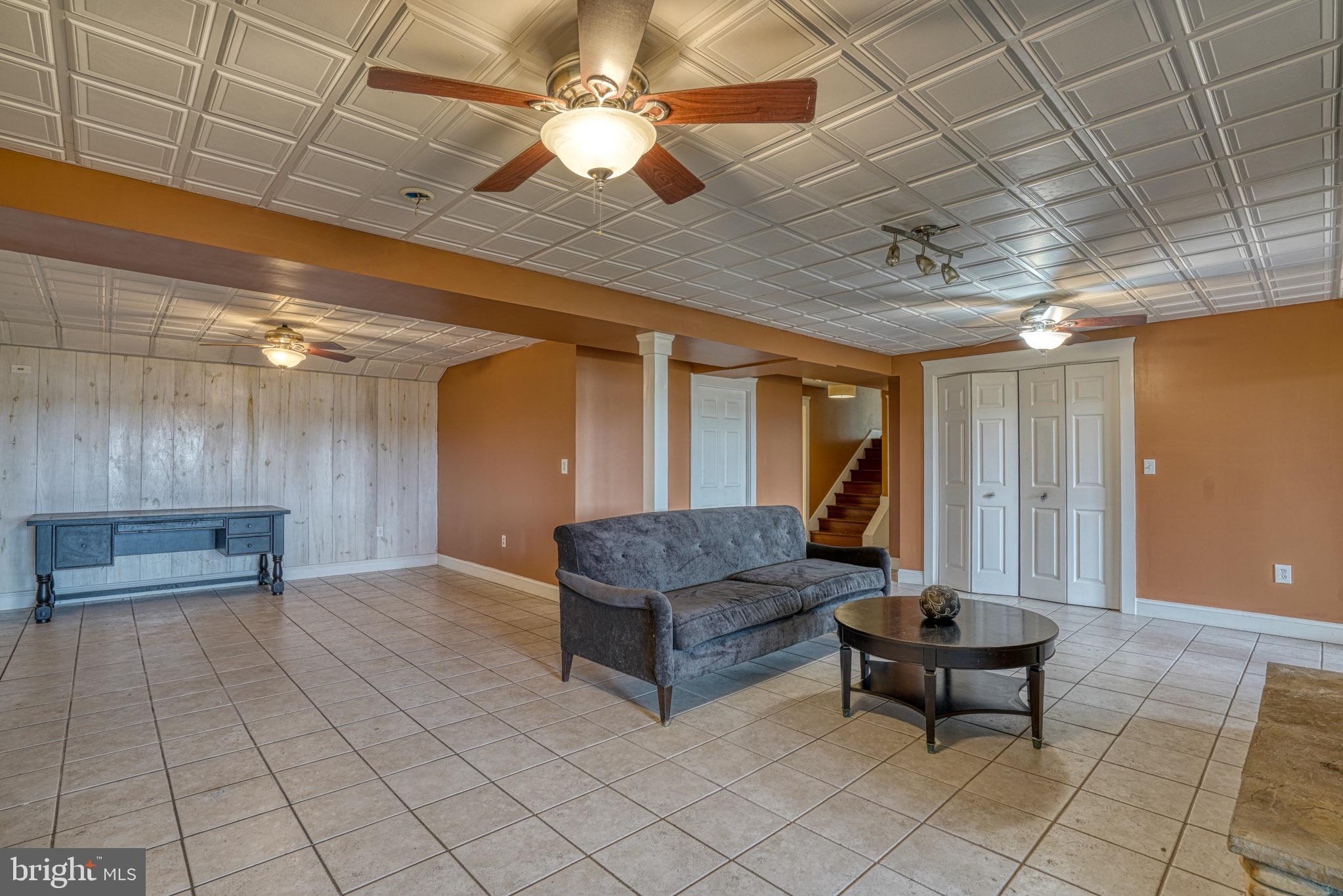 PEAR TREE POINT - Residential