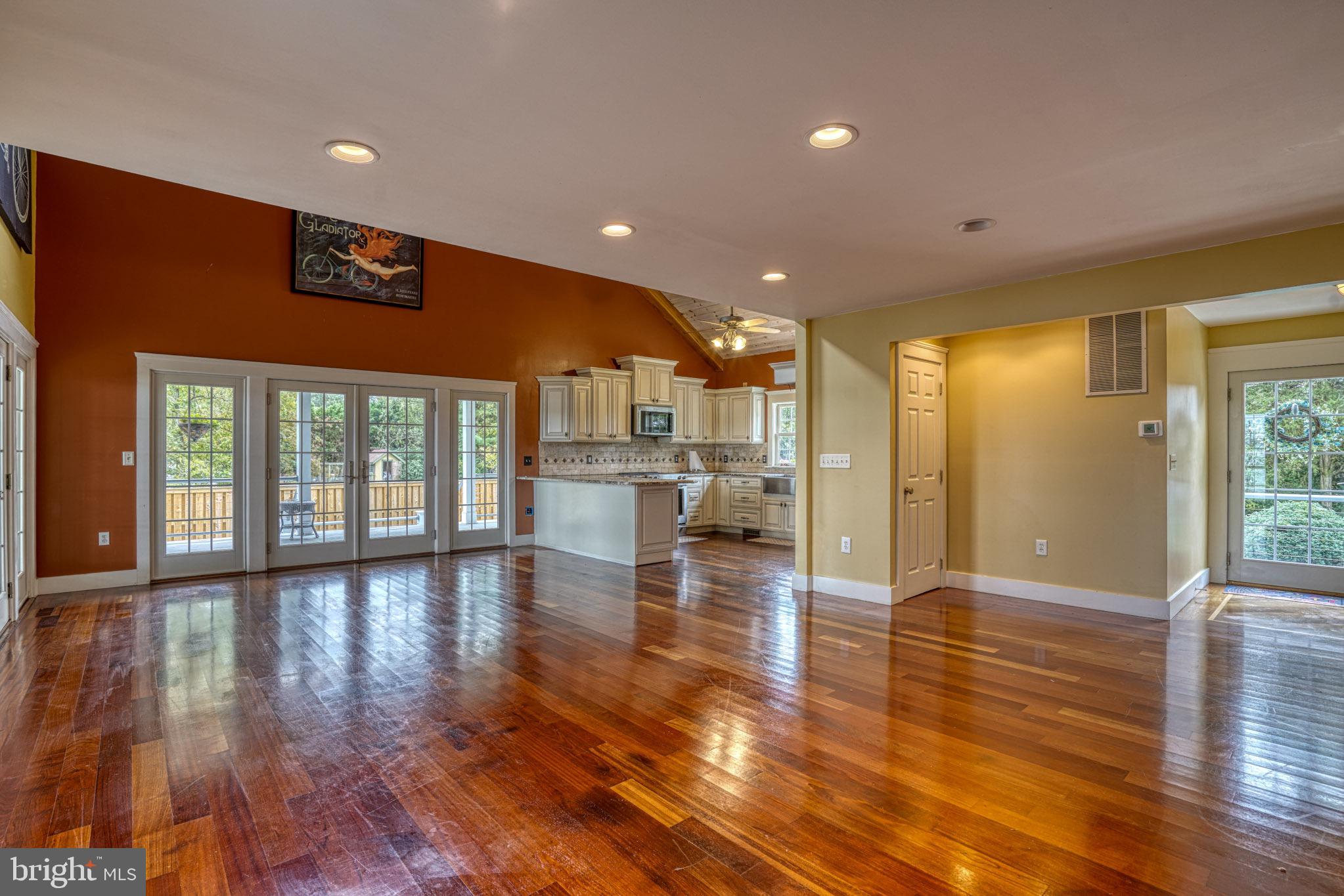 PEAR TREE POINT - Residential