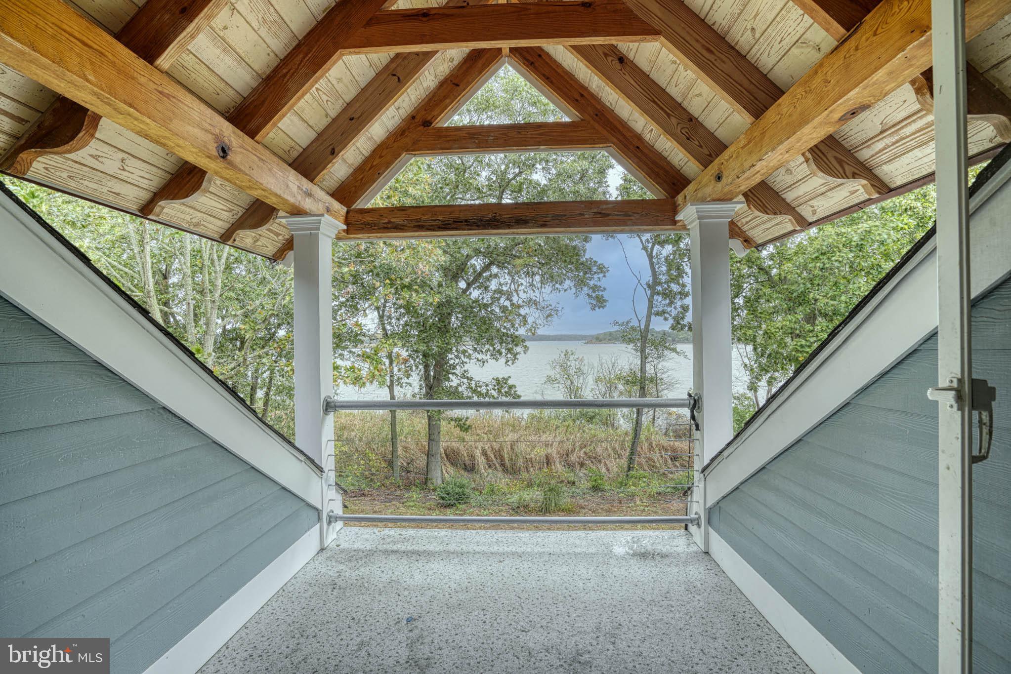 PEAR TREE POINT - Residential