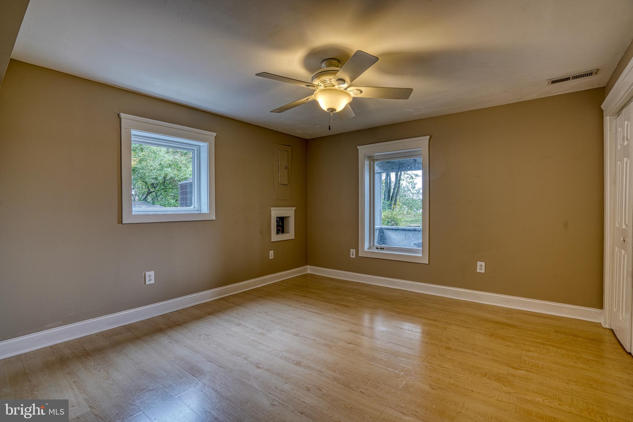 PEAR TREE POINT - Residential