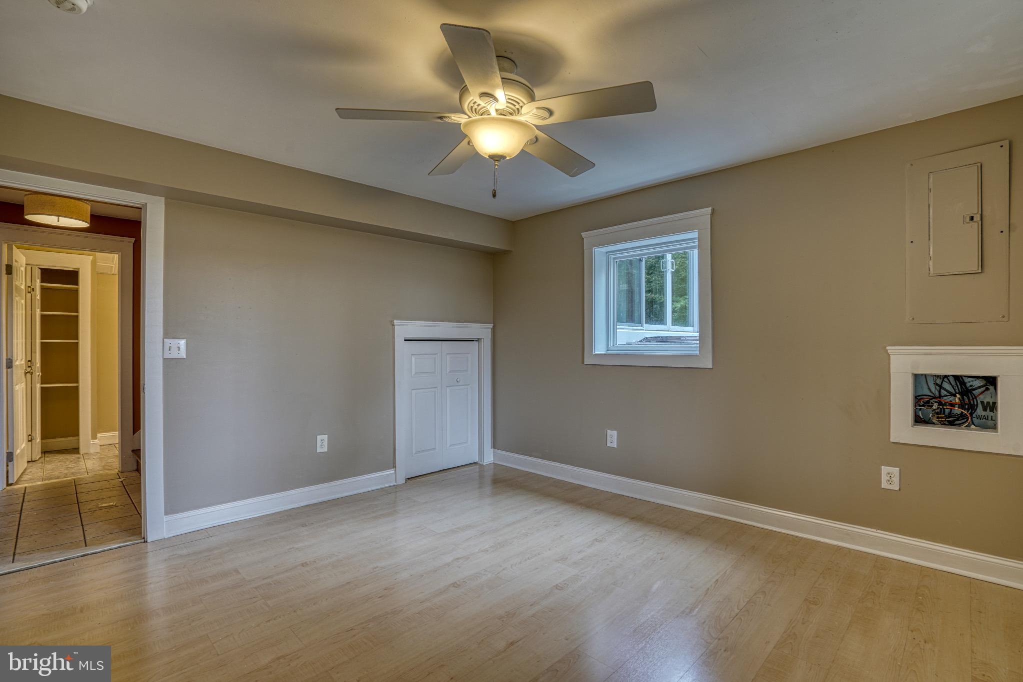 PEAR TREE POINT - Residential