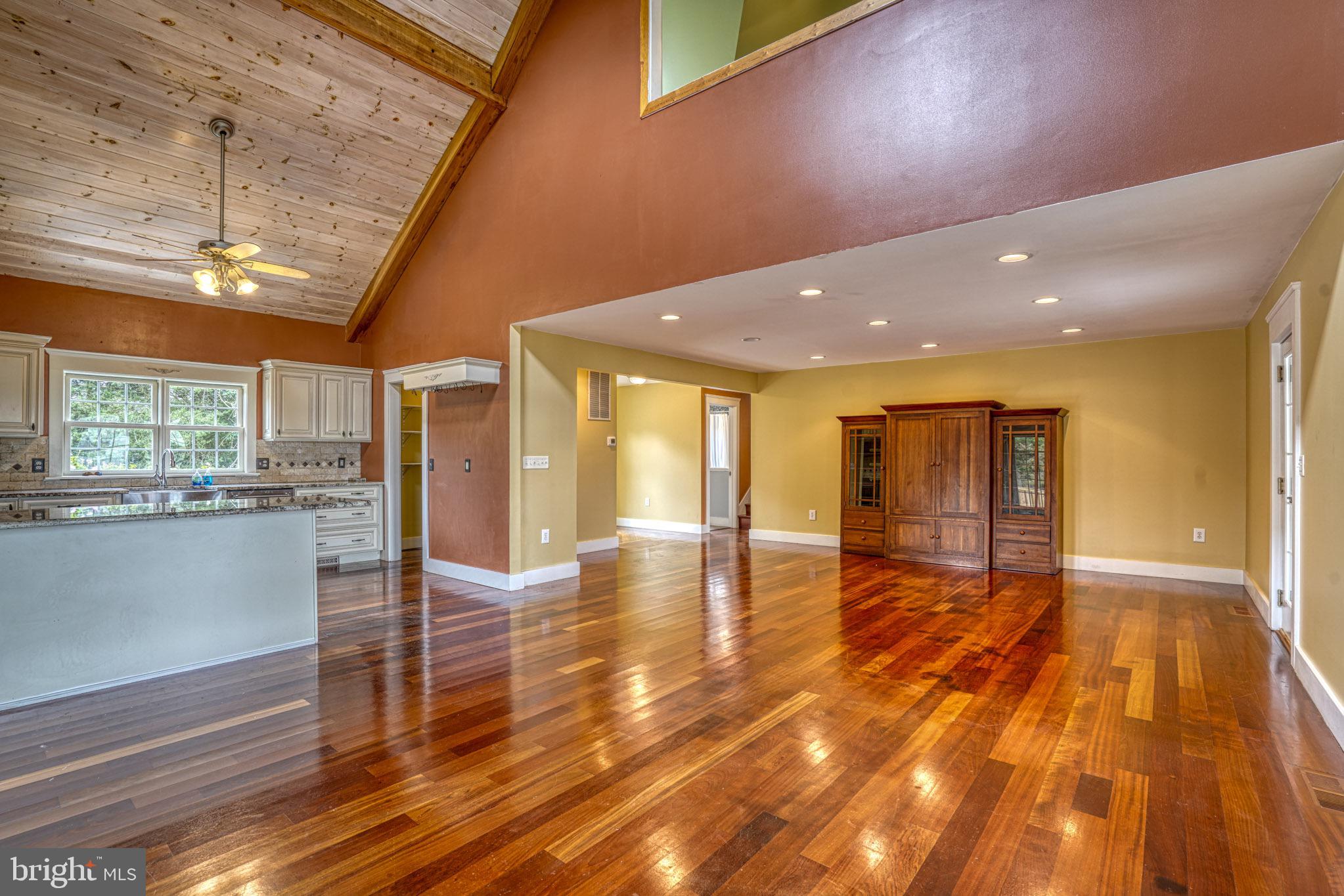 PEAR TREE POINT - Residential