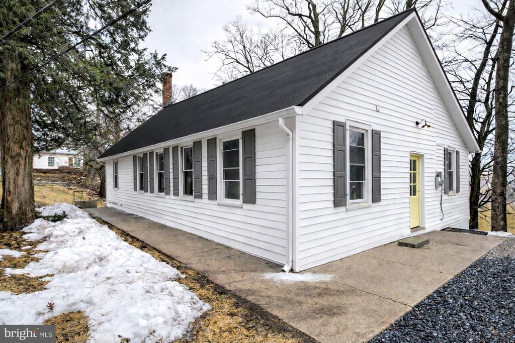 Photo of 206 Moulstown Road, ABBOTTSTOWN, PA 17301 (MLS # PAYK2096550)