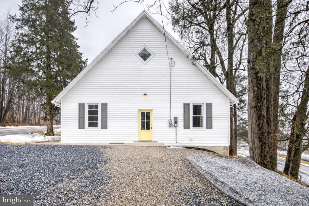 Photo of 206 Moulstown Road, ABBOTTSTOWN, PA 17301 (MLS # PAYK2096550)