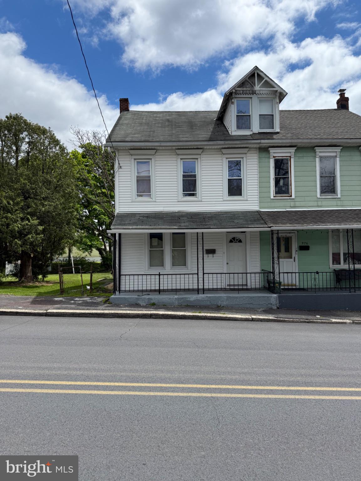328 E OAK STREET