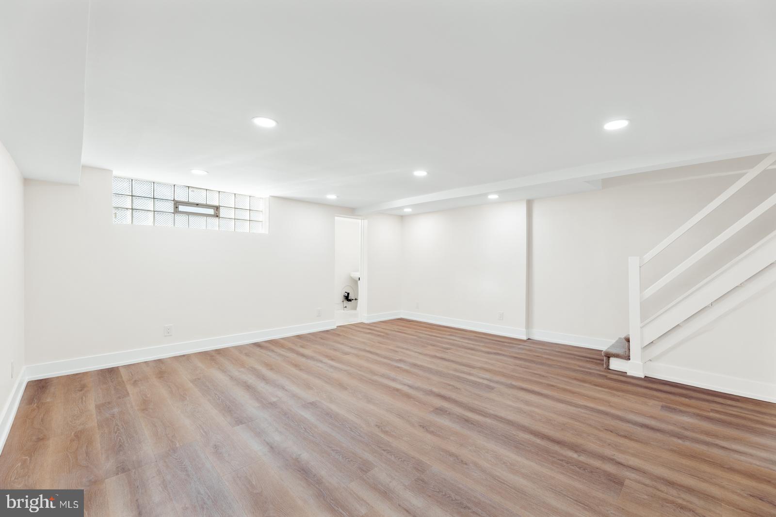 WEST OAK LANE - Residential