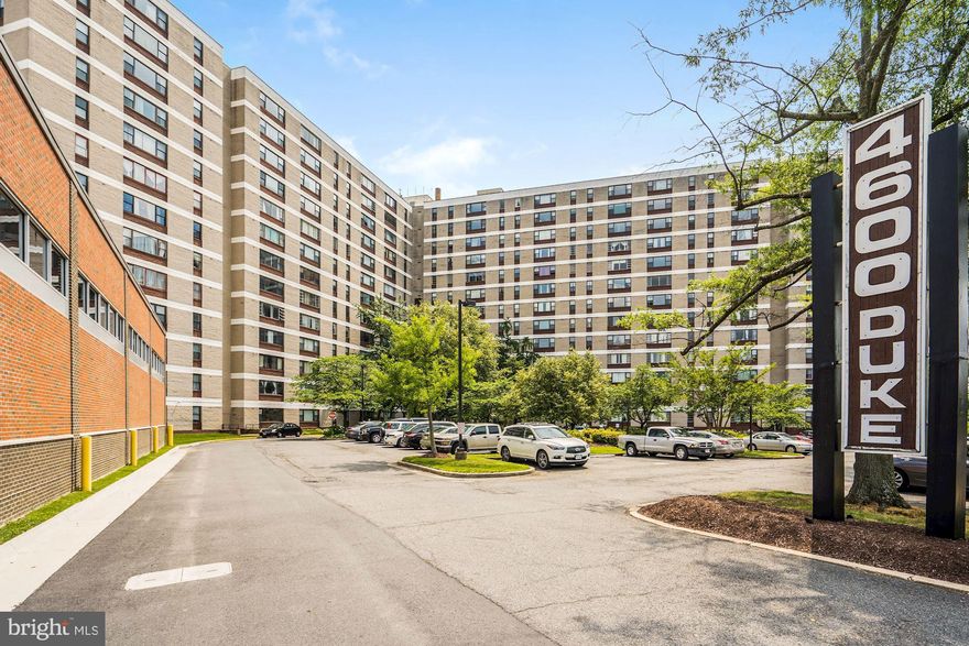 Welcome home!! This cozy 1 bedroom is a gem. New floors throughout, freshly painted, new kitchen cabinets, new granite counter tops and much more!! ALL UTILITIES INCLUDED IN CONDO FEE!! Includes gym access, pool access,  game room, 24 hour front desk. Close to restaurants, shops, grocery stores, public transportation, a short ride to Pentagon, DC, Old Town Alexandria.