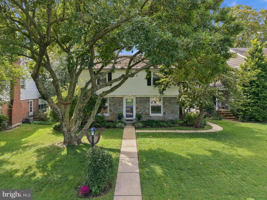 Photo of 1008 Skyline Drive, LANCASTER, PA 17601 (MLS # PALA2096044)