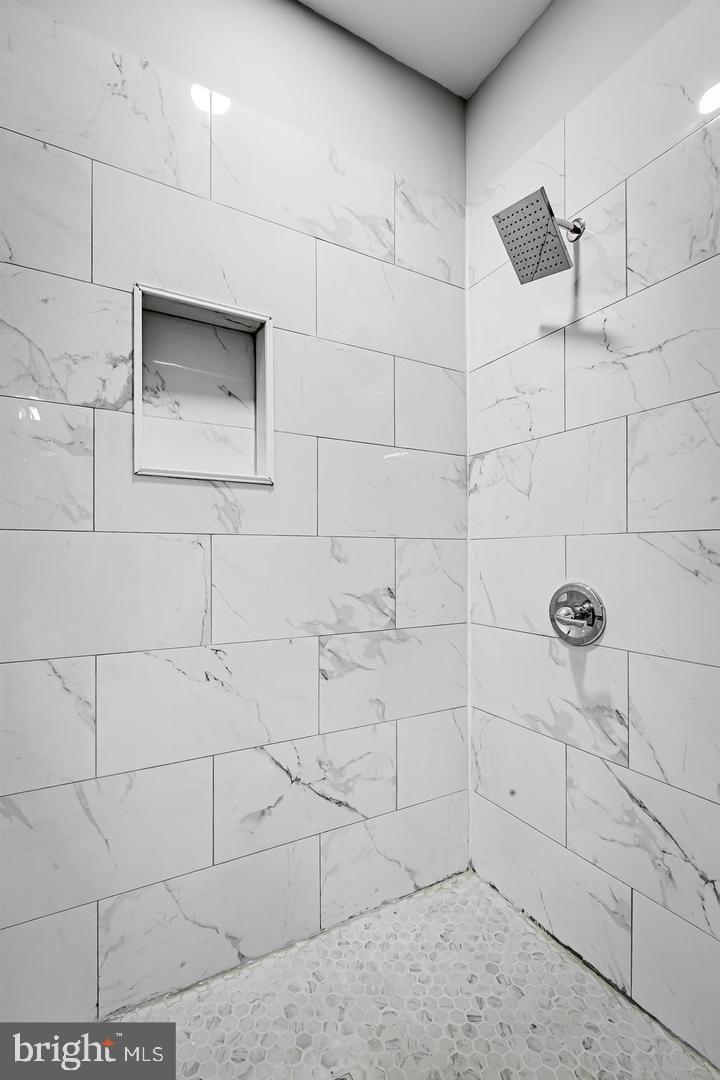 MCELDERRY PARK - Residential Lease