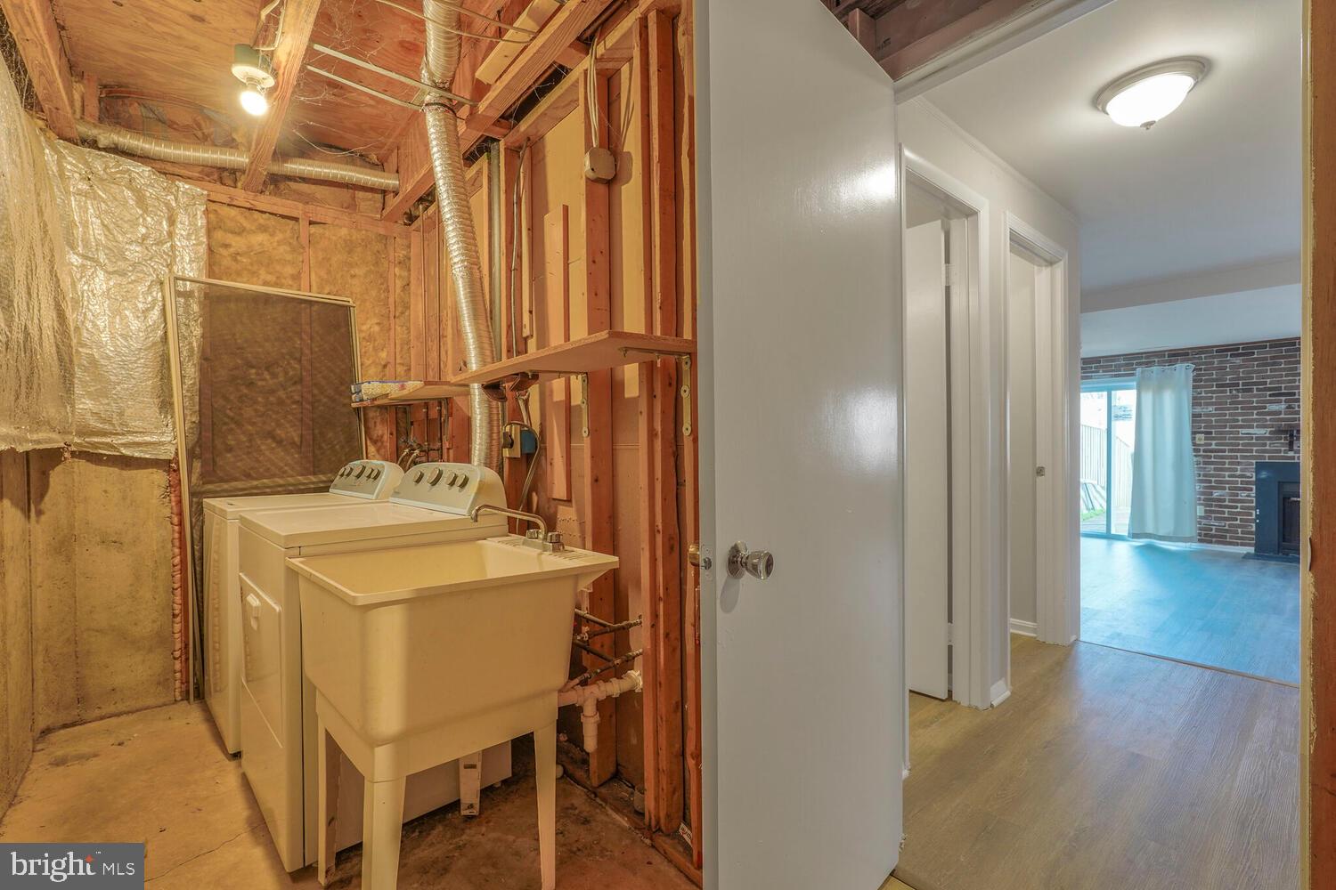 BETHELEN WOODS - Residential Lease