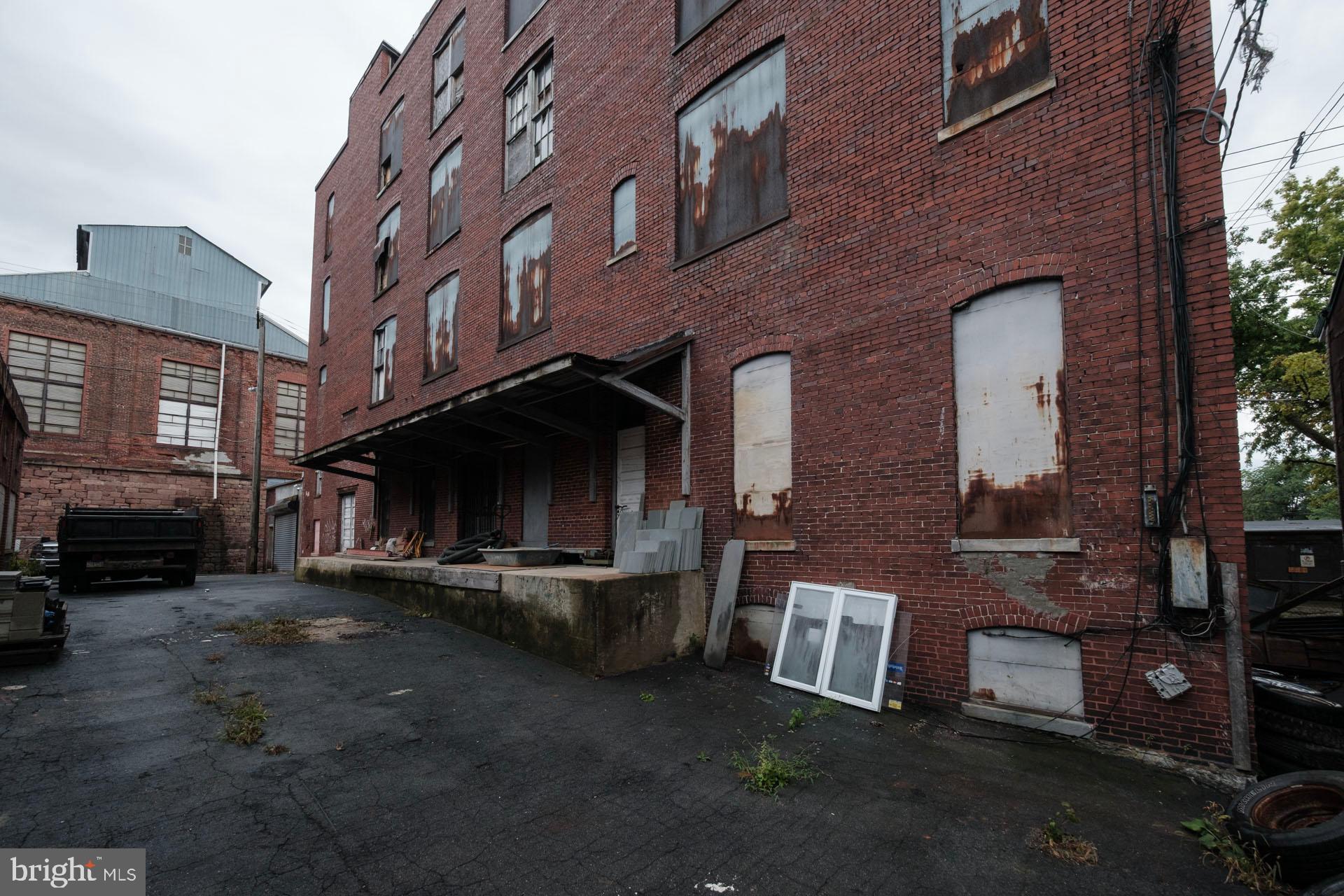 619 SPRUCE STREET