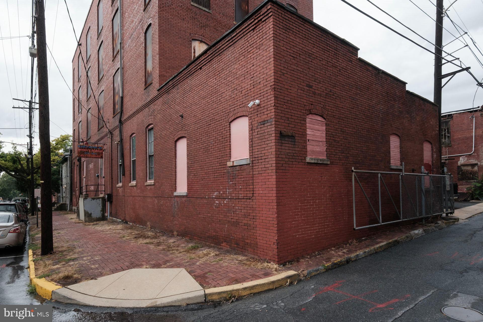 619 SPRUCE STREET