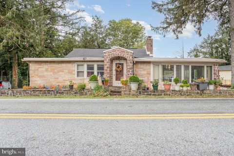 Photo of 1370 Conewago Creek Road, MANCHESTER, PA 17345 (MLS # PAYK2090312)
