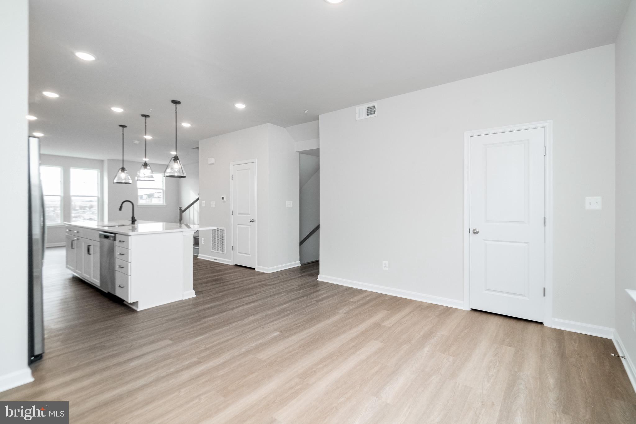 TOWNS AT MARKET COMMONS - Residential Lease