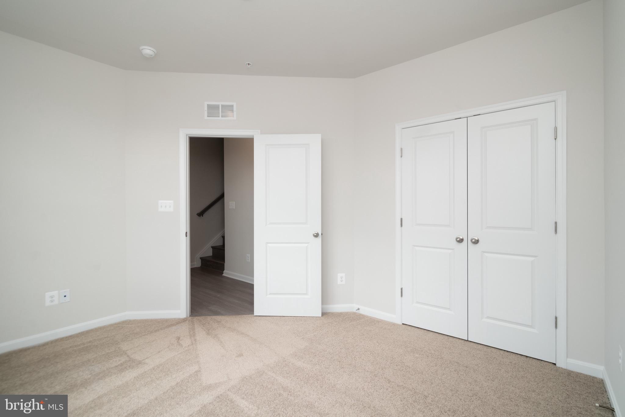 TOWNS AT MARKET COMMONS - Residential Lease