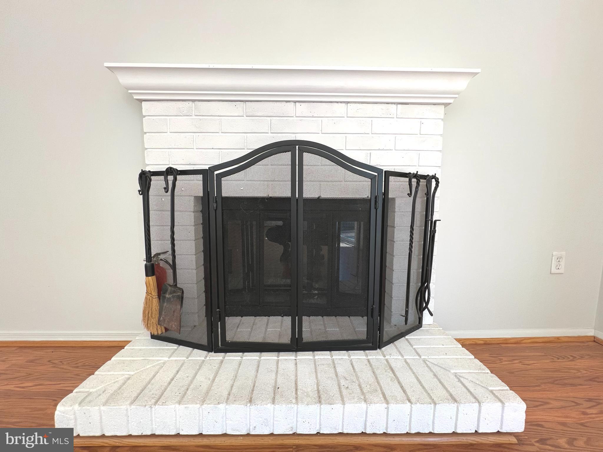 QUEEN ANNE VILLAGE - Residential Lease