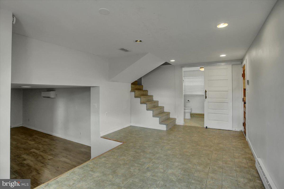 TOWN AND COUNTRY - Residential