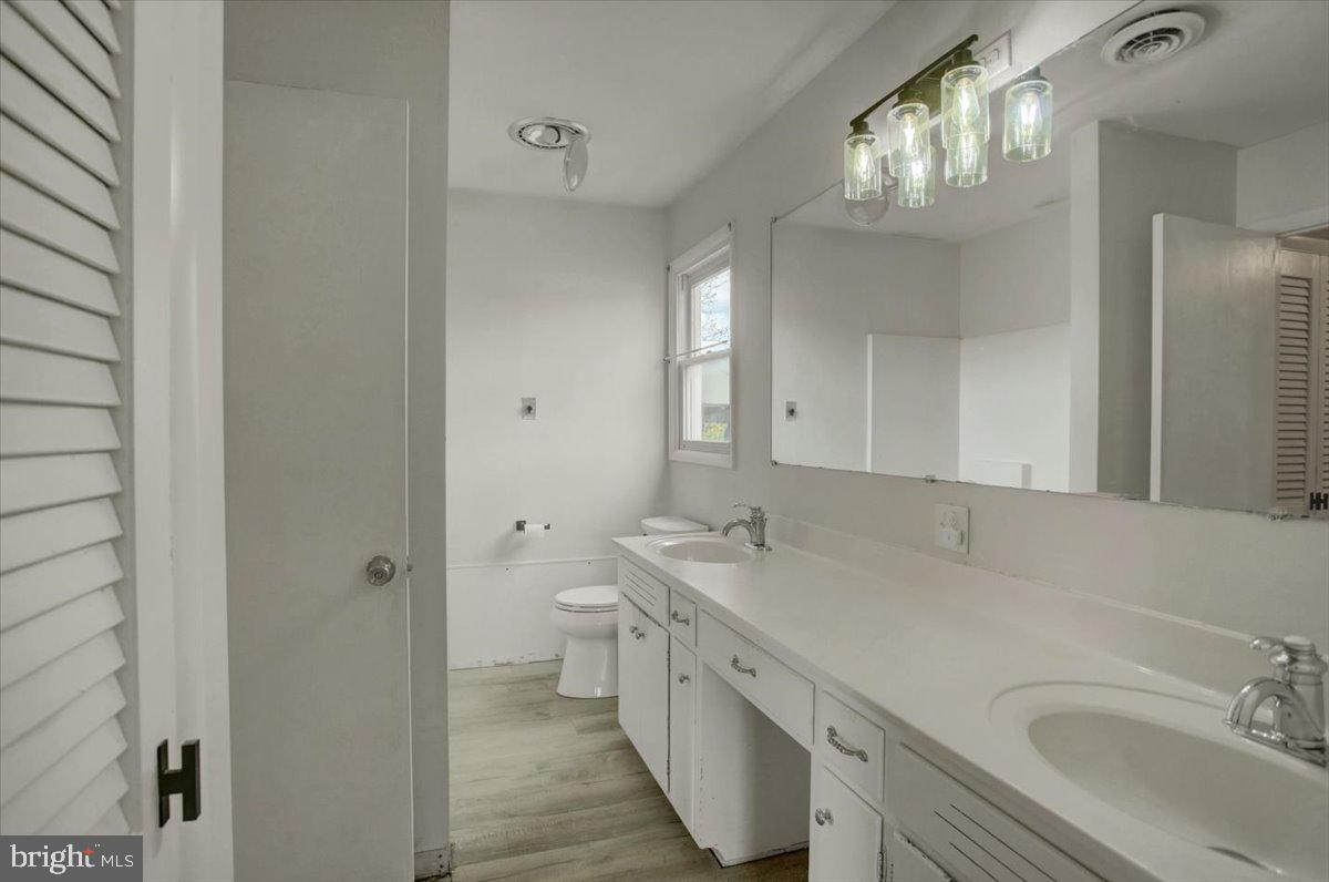 TOWN AND COUNTRY - Residential