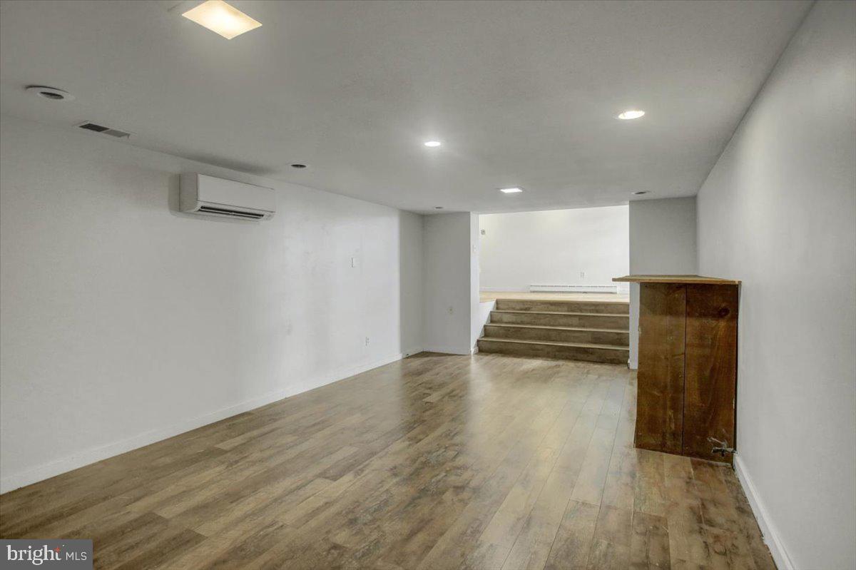 TOWN AND COUNTRY - Residential