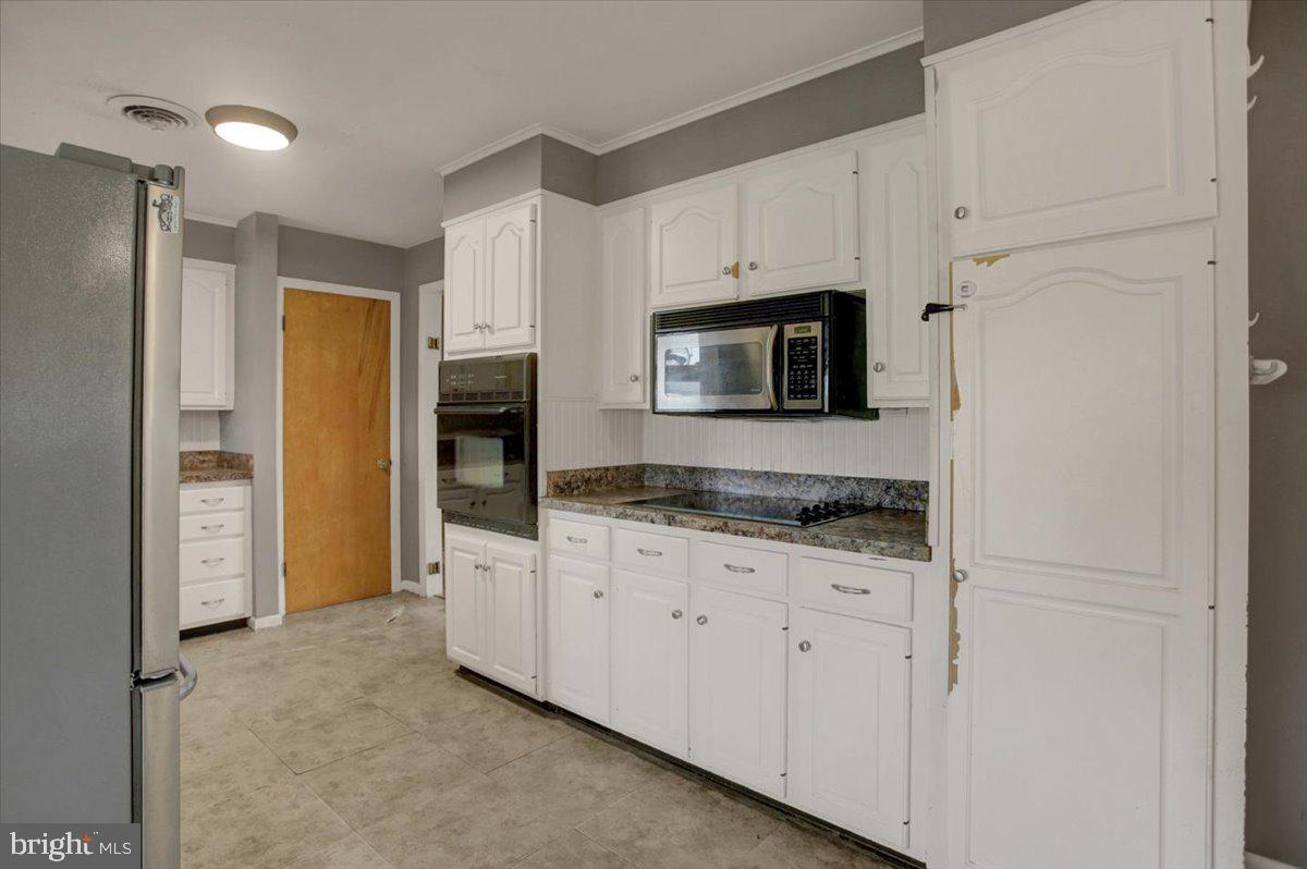 TOWN AND COUNTRY - Residential