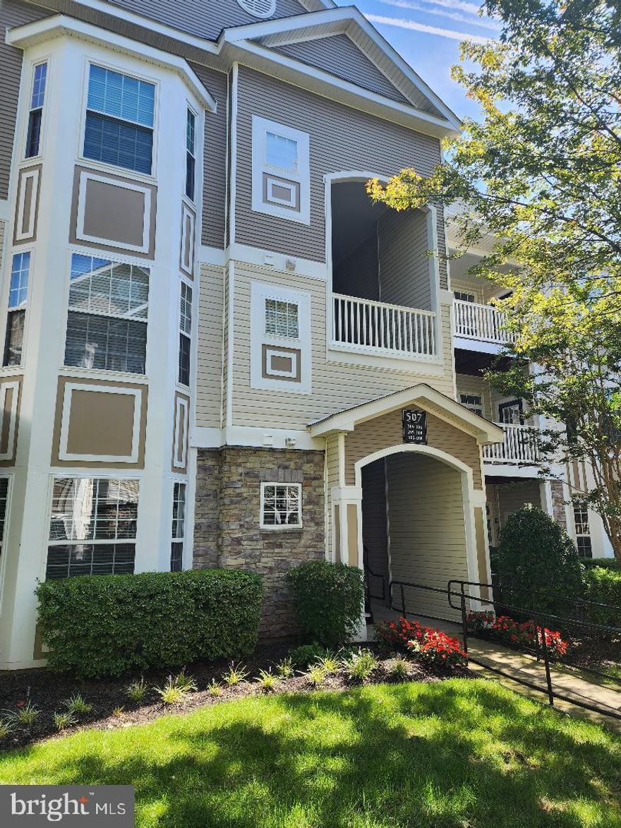 *** CLASSIC, COZY & CONVENIENT *** THIS MID LEVEL ONE BEDROOM/ONE BATH CONDOMINIUM OFFERS NEUTRAL DECOR W/UPDATED LUXURY VINYL FLOORING IN LIVING ROOM/DINING ROOM, UPGRADED CARPET IN BEDROOM; KITCHEN W/GRANITE COUNTERTOPS, PLENTY OF CABINET SPACE, GAS COOKING, NEW REFRIGERATOR, DISHWASHER & BUILT-IN MICROWAVE; DINING AREA OFF OF KITCHEN; LIVING ROOM LEADS TO DECK THAT OVERLOOKS COMMON COURTYARD W/BARBECUE; COMPLEX FEATURES COMMUNITY CENTER WITH PARTY ROOM & BILLIARD ROOM, OUTDOOR POOL. CONVENIENT LOCATION CLOSE TO SHOPPING, SCHOOLS & COMMUTER ROUTES. CALL LISTER CONCERNING HOME OF CHOICE.