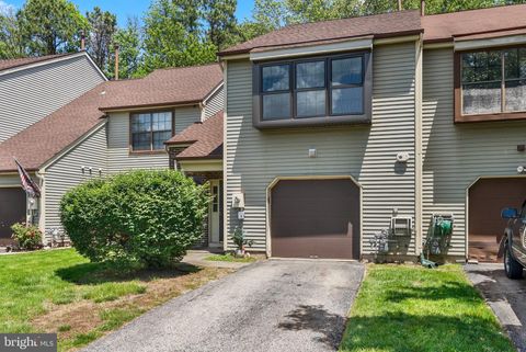 Photo of 12 Fairway Ct, MARLTON, NJ 08053 (MLS # NJBL2112342)