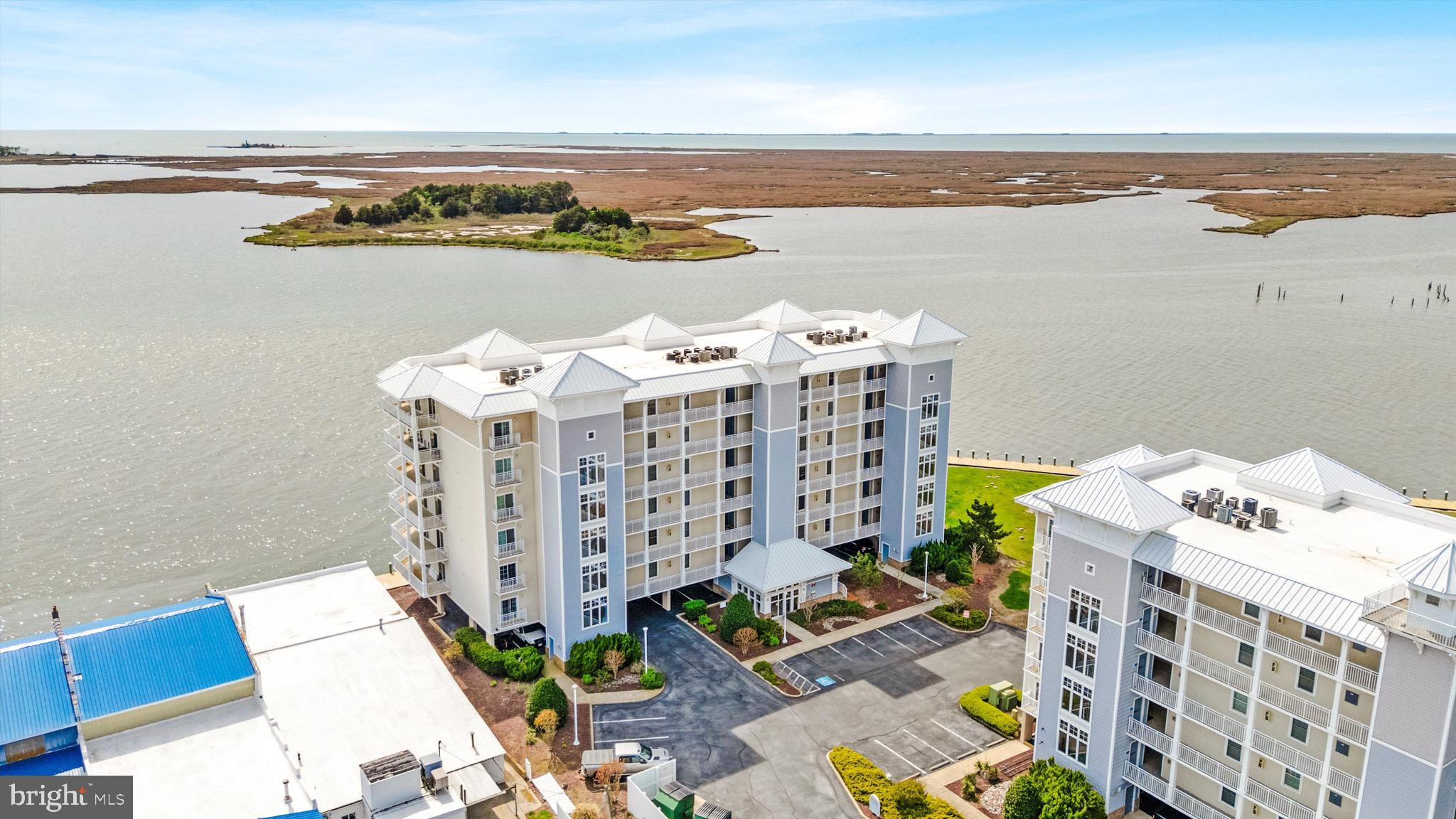 HARBOUR LIGHT CONDOS - Residential