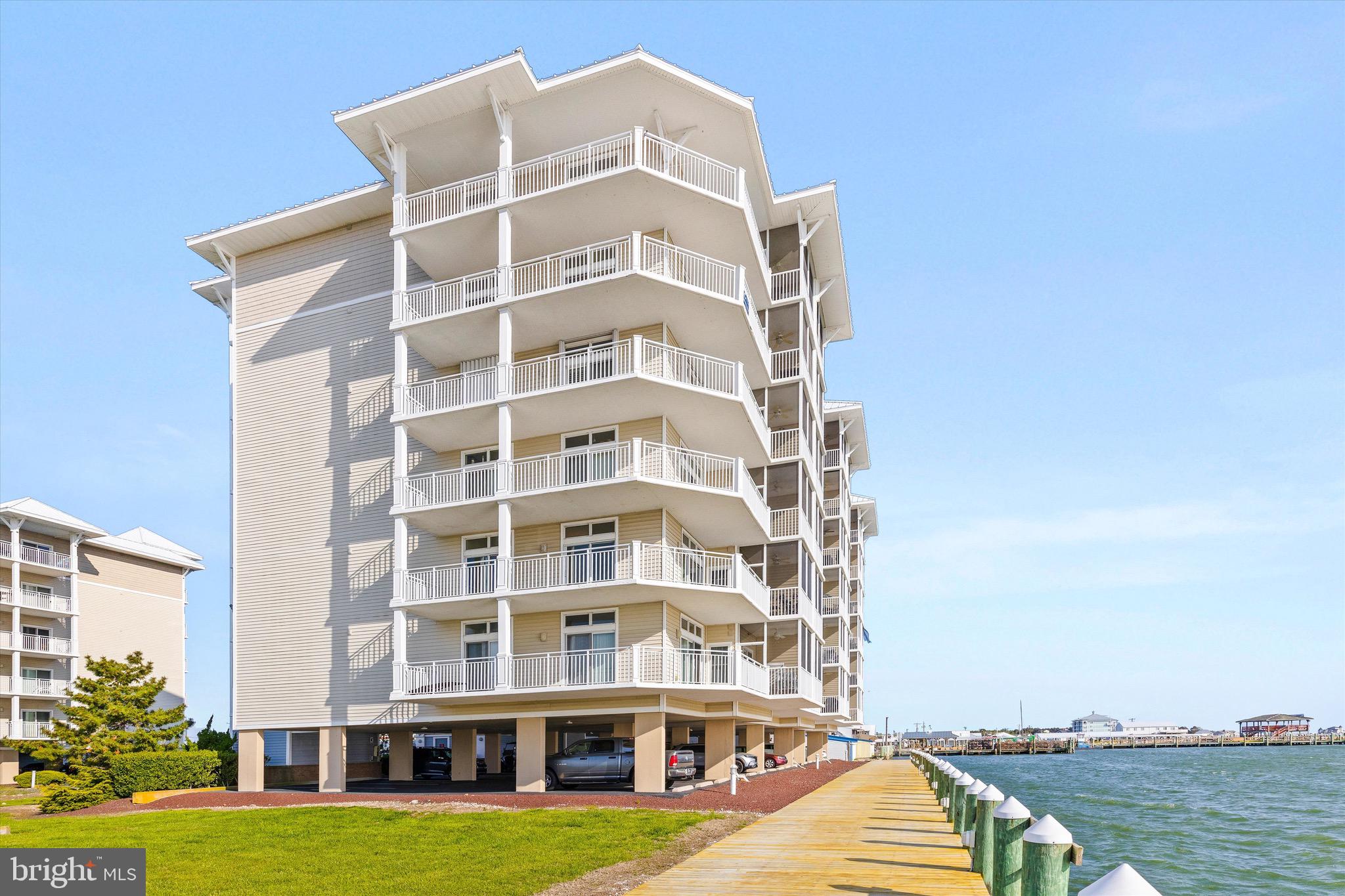 HARBOUR LIGHT CONDOS - Residential