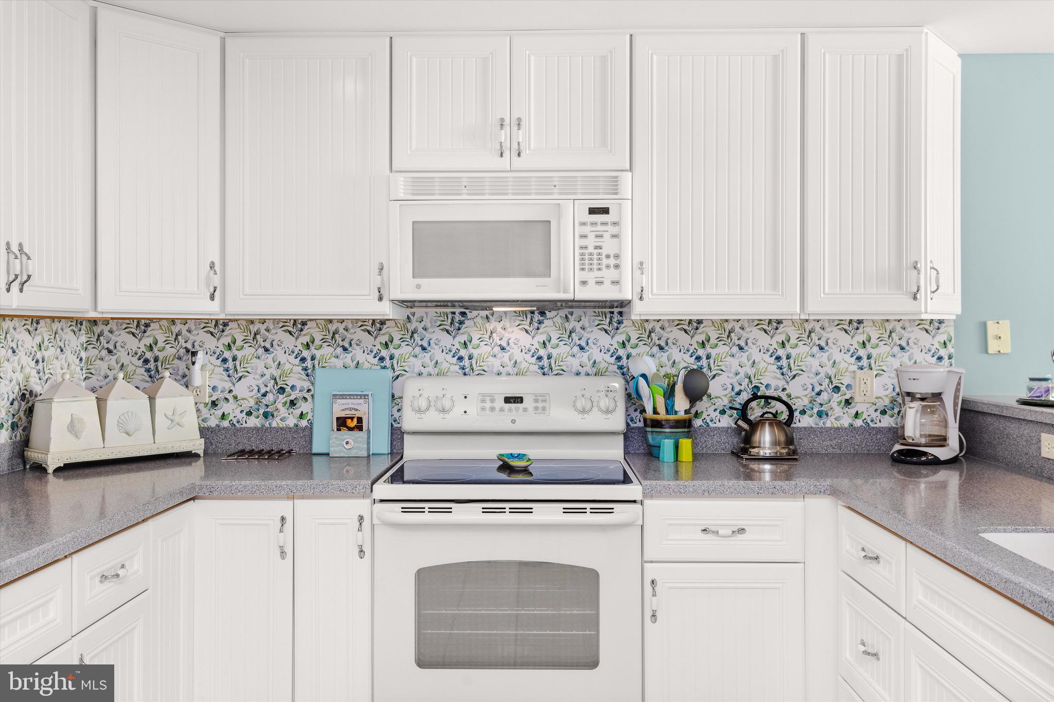 HARBOUR LIGHT CONDOS - Residential