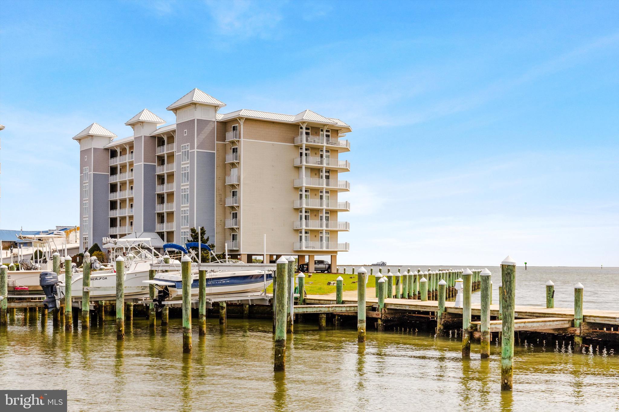 HARBOUR LIGHT CONDOS - Residential