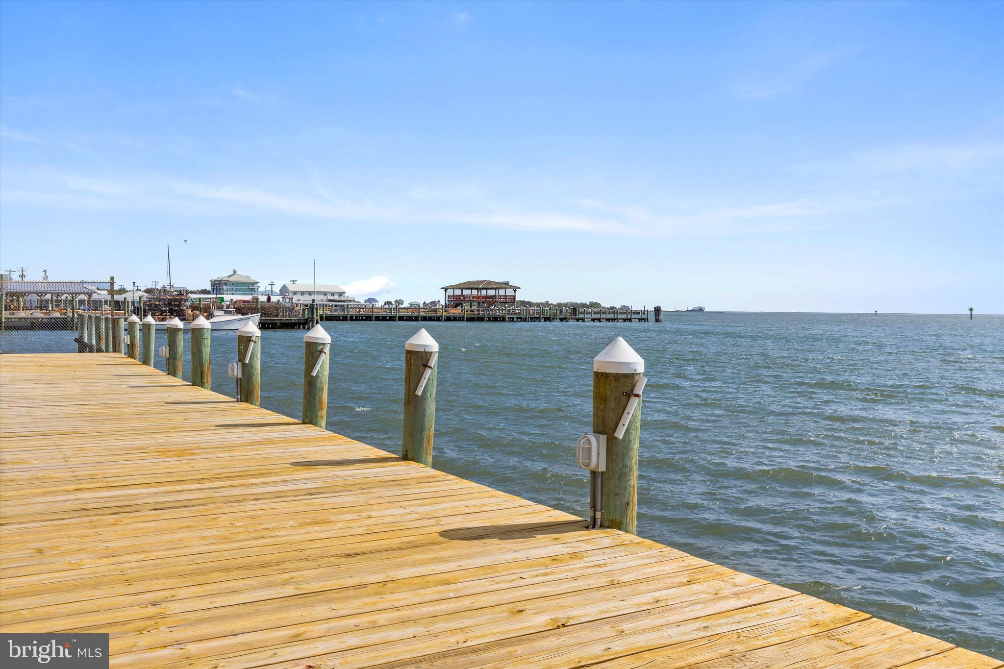 HARBOUR LIGHT CONDOS - Residential