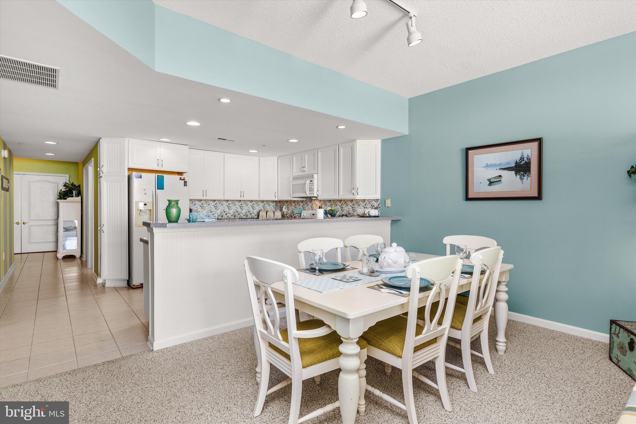 HARBOUR LIGHT CONDOS - Residential