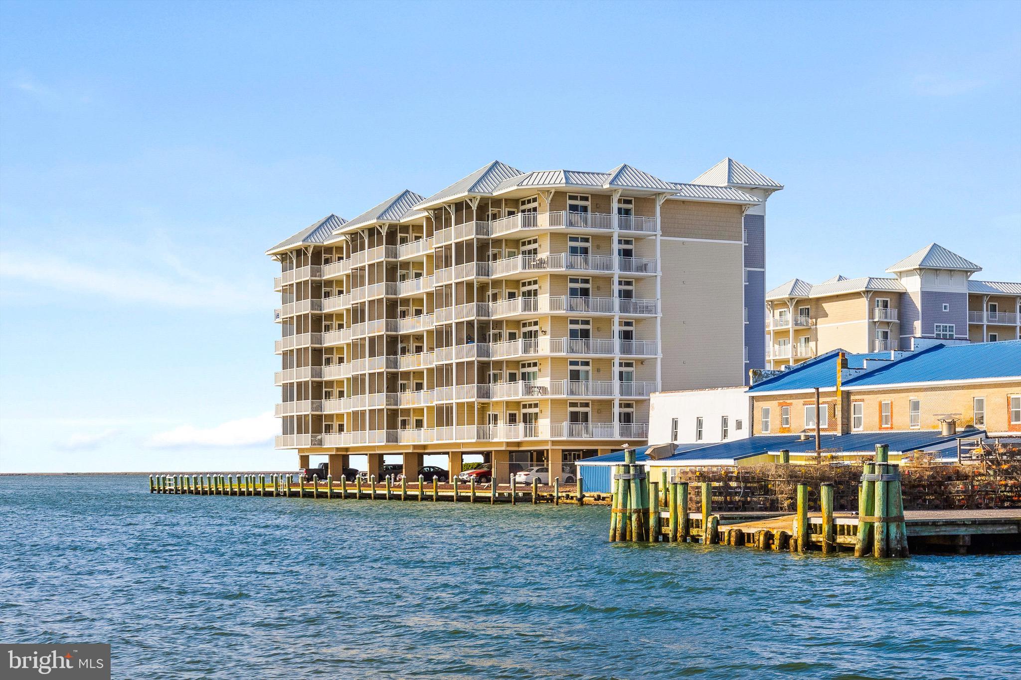 HARBOUR LIGHT CONDOS - Residential